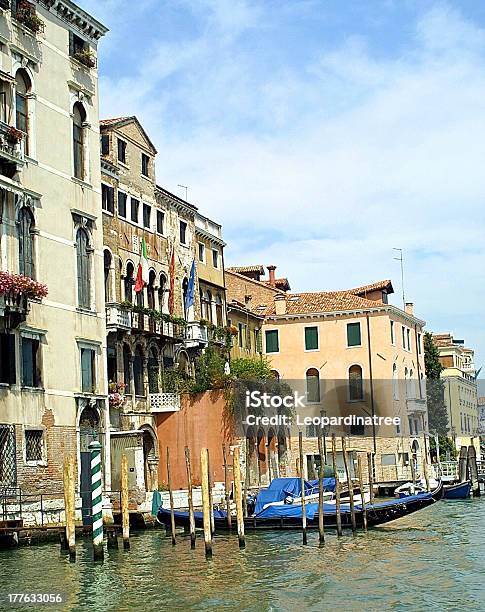 Foto de De Veneza e mais fotos de stock de Barco de passageiros - Barco de passageiros, Cidade, Cultura Italiana