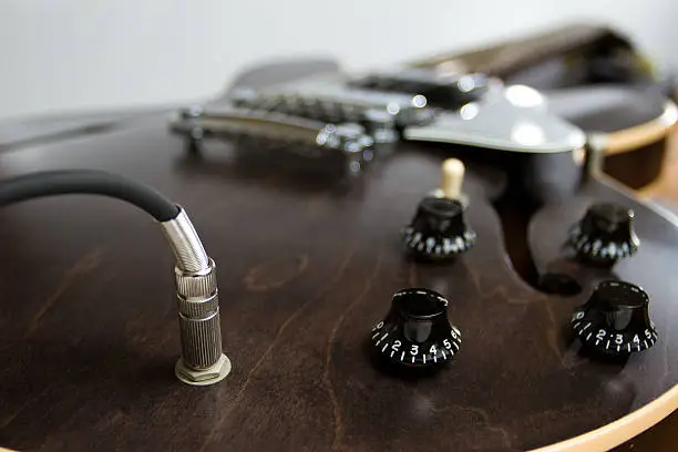Semi hollow body guitar model es 335