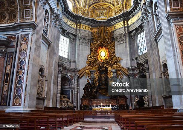 La Basílica De San Pedro En El Vaticano Italia Foto de stock y más banco de imágenes de Cónclave - Cónclave, Antiguo, Arquitectura