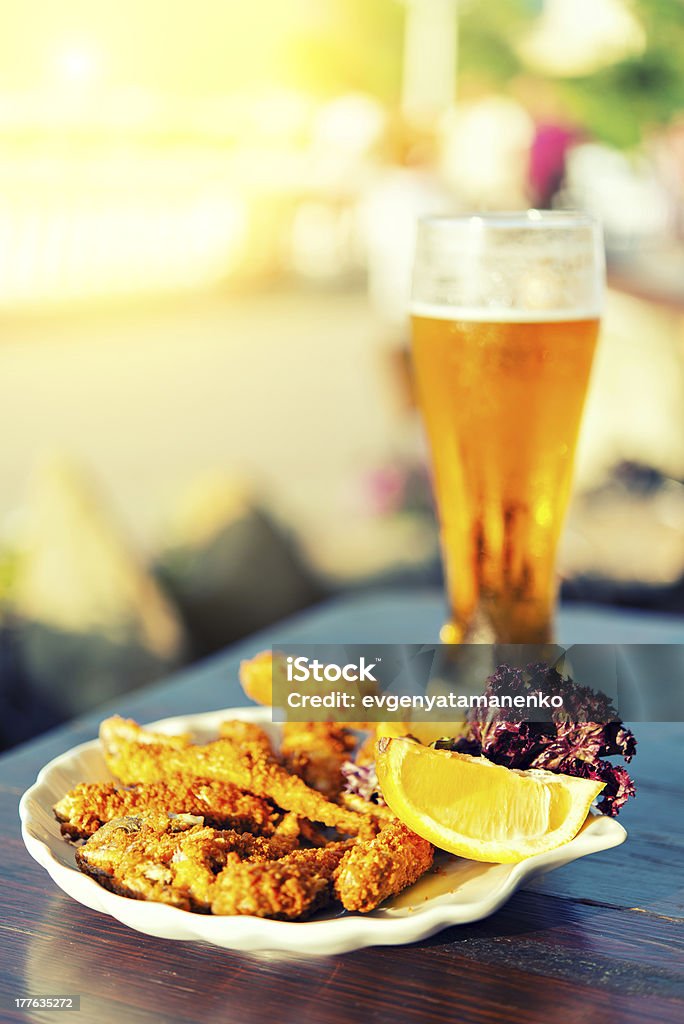 Cerveja e peixe - Foto de stock de Alimentação Não-saudável royalty-free