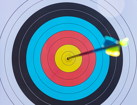 single arrow shot in the center focus on target