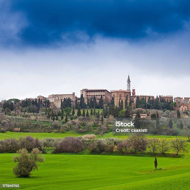 Foto de Pienza e mais fotos de stock de Agricultura - Agricultura, Azul, Campo