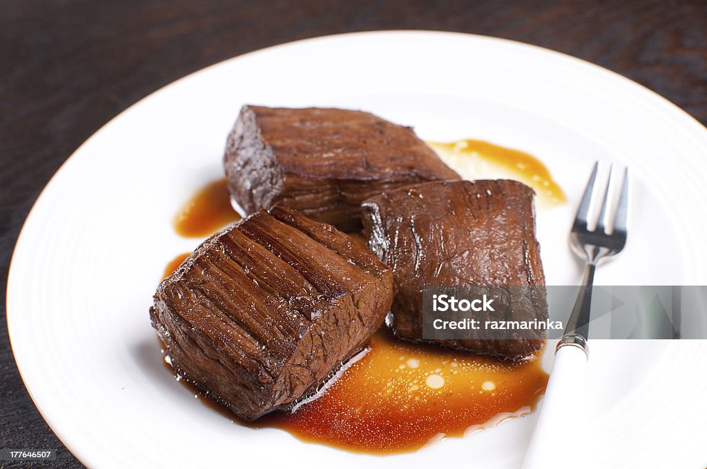 Piezas de carne de res, bistec de costilla - Foto de stock de Alimento libre de derechos