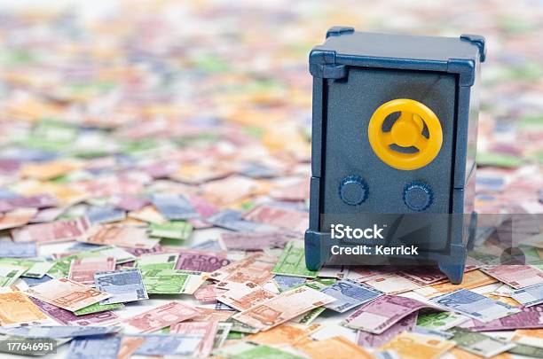 Minisafe Auf Den Euro Geld Stockfoto und mehr Bilder von Bankgeschäft - Bankgeschäft, Banktresor, EU-Währung