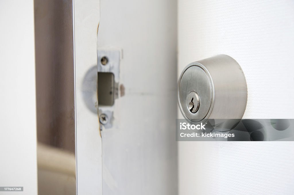 Close-up de trava de porta - Foto de stock de Abrindo royalty-free