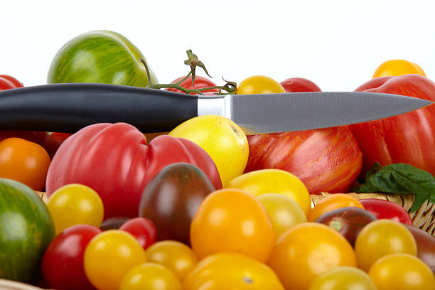 新鮮なオーガニックのトマトの詰め合わせ - heirloom tomato zebra tomato tomato organic ストックフォトと画像