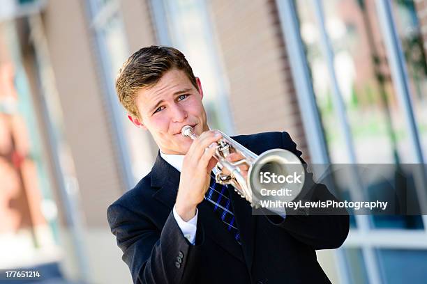 Портрет Trumpet Плеер — стоковые фотографии и другие картинки Brass Band - Brass Band, Музыкальная труба, 20-29 лет