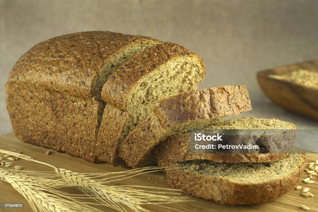 Coupe pain sur un flou d'arrière-plan - Photo de Aliment libre de droits