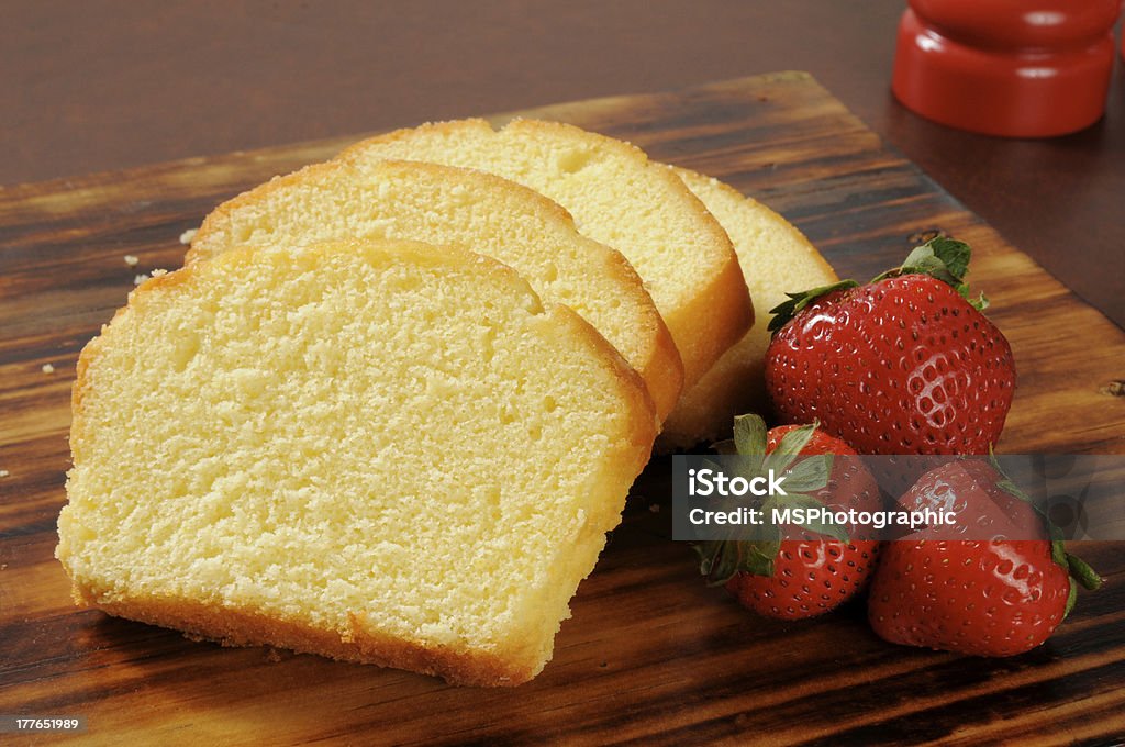 Pound cake and strawberries Slices of rich moist pound cake with fresh strawberries Pound Cake Stock Photo