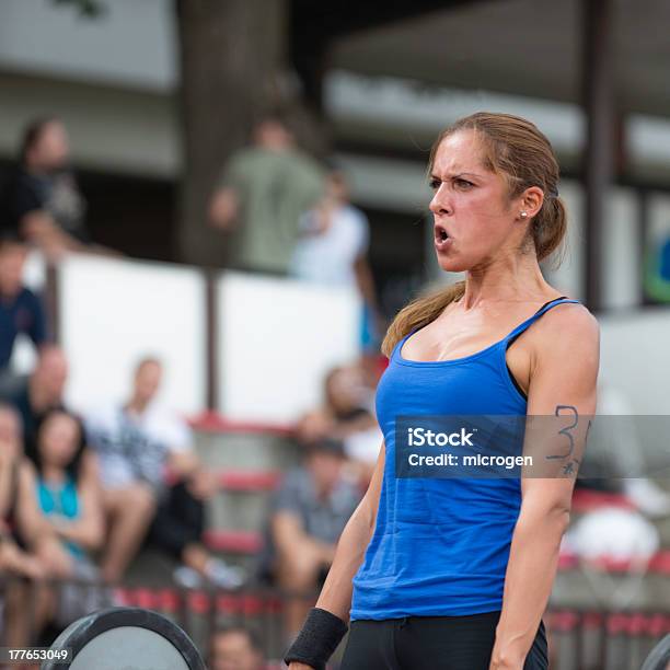 Deadlifting - zdjęcia stockowe i więcej obrazów Ciężary - Ciężary, Ciężki, Czarny kolor