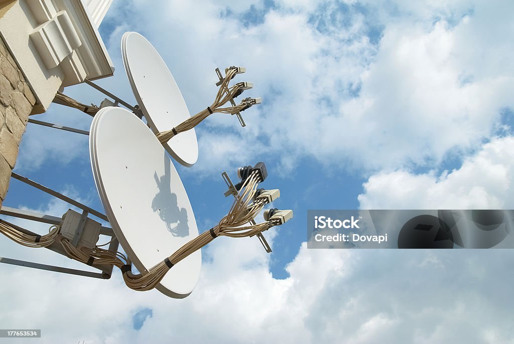 Antena de satélite - Foto de stock de Antena - Equipamento de telecomunicações royalty-free