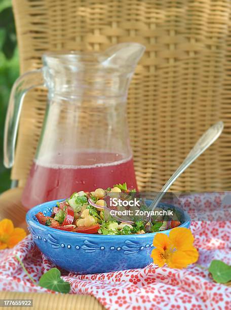 Garbanzos Y Ensalada Picante Foto de stock y más banco de imágenes de Alimento - Alimento, Aperitivo - Plato de comida, Comida sana