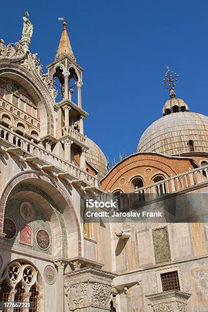 Foto de Catedral De San Marco Vertical e mais fotos de stock de Arcada - Arcada, Arco - Característica arquitetônica, Arquitetura