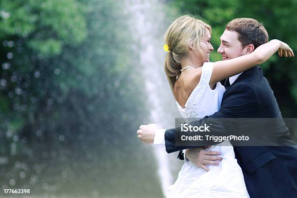 Melhor De Casamento - Fotografias de stock e mais imagens de Abraçar - Abraçar, Adolescente, Adulto