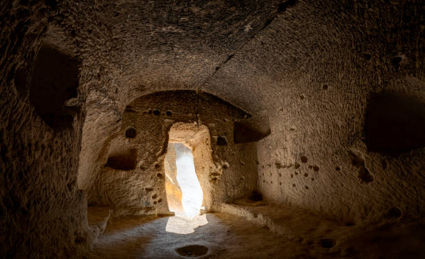 città sotterranea nella valle dei monaci di pasabag (nota anche come camini delle fate), göreme, cappadocia, turchia - cave church foto e immagini stock