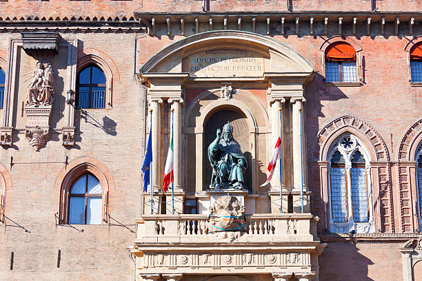 medieval palazzo comunale em bolonha, itália - bologna italy medieval palace imagens e fotografias de stock