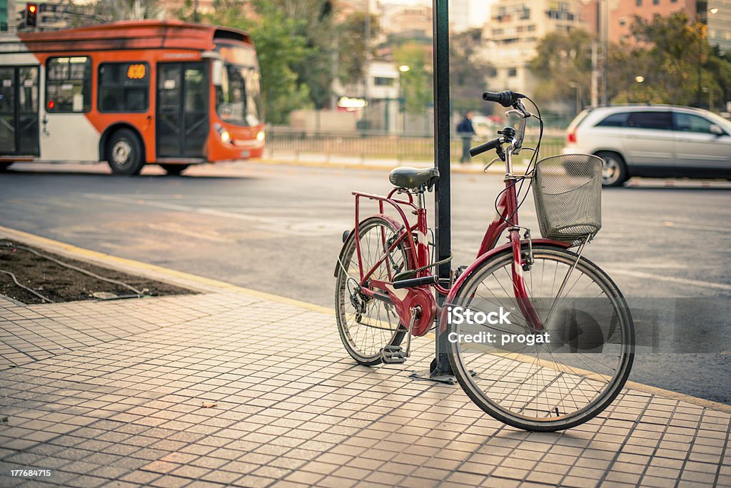 自転車と公共交通機関 - チリ共和国のロイヤリティフリーストックフォト