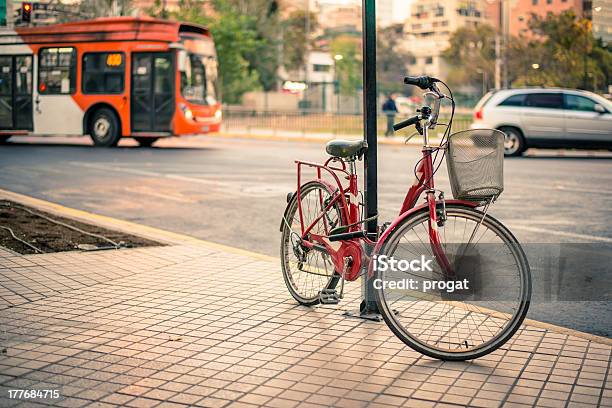 自転車と公共交通機関 - チリ共和国のストックフォトや画像を多数ご用意 - チリ共和国, サイクリング, 自転車