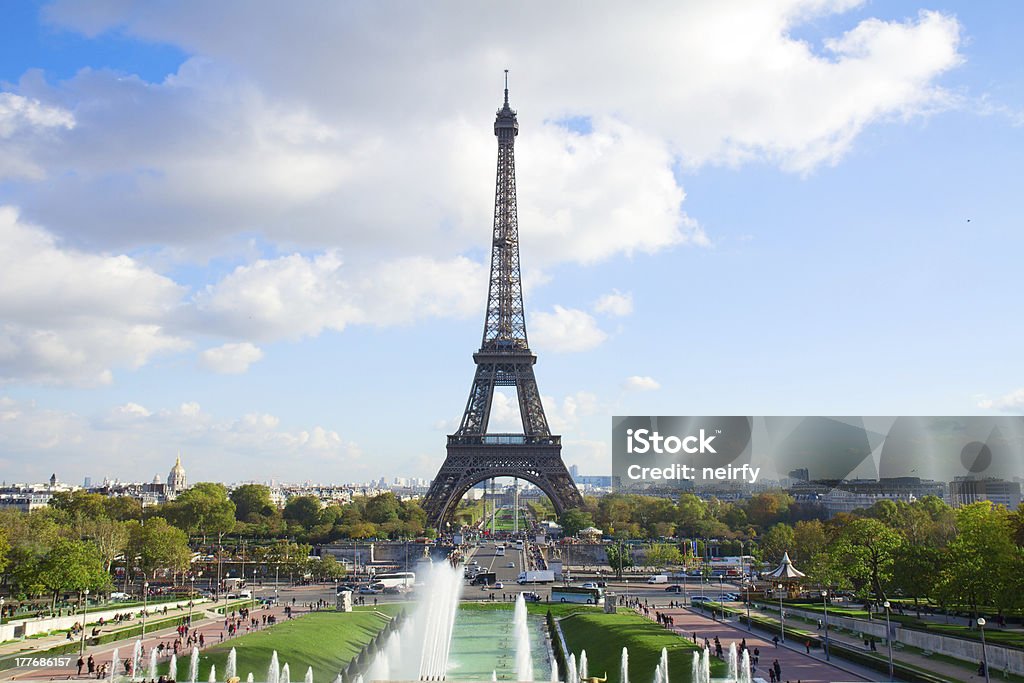 tour eiffel e as fontes do Trocadero - Foto de stock de Arquitetura royalty-free