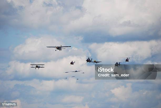 Diferentes De Aviones Foto de stock y más banco de imágenes de Acontecimiento - Acontecimiento, Acrobacia aérea, Aire libre