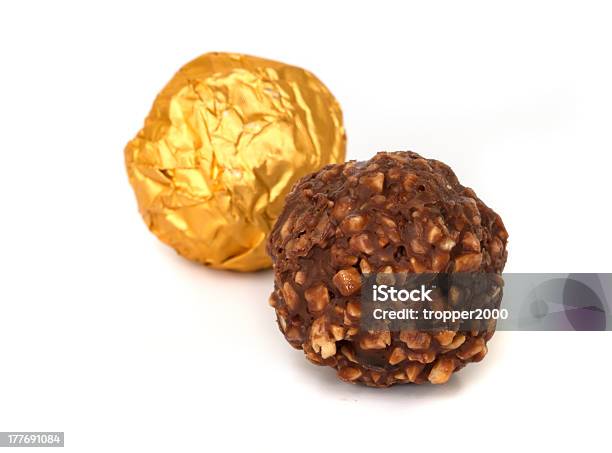 Palline Di Cioccolato - Fotografie stock e altre immagini di Alimentazione non salutare - Alimentazione non salutare, Avvolto, Bianco