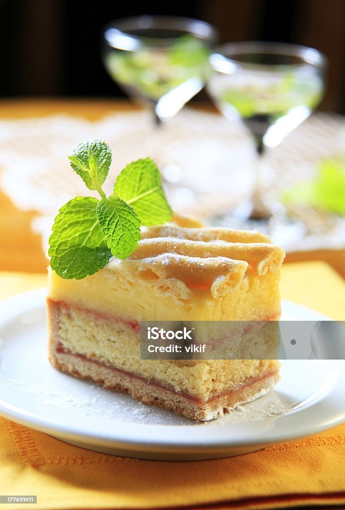 Ромовый замоченная торт - Стоковые фото Алкоголь - напиток роялти-фри