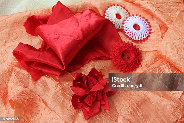Filettature E Fiore Rosso - Fotografie stock e altre immagini di Abbigliamento - Abbigliamento, Ago - Articoli di merceria, Arancione