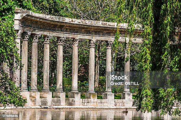 Parc Monceau Columnas De La Ciudad De París Francia Foto de stock y más banco de imágenes de Parque Monceau