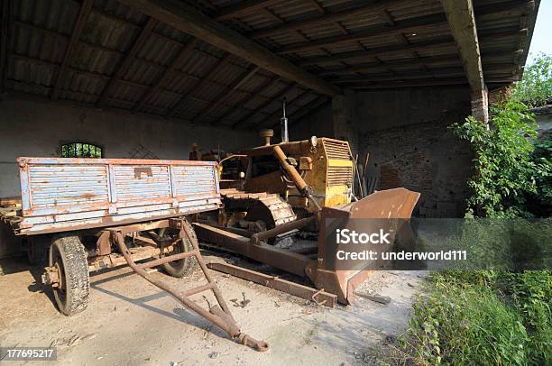 Foto de Antiga Fazenda Máquina De Trabalho e mais fotos de stock de Abandonado - Abandonado, Abstrato, Agricultor