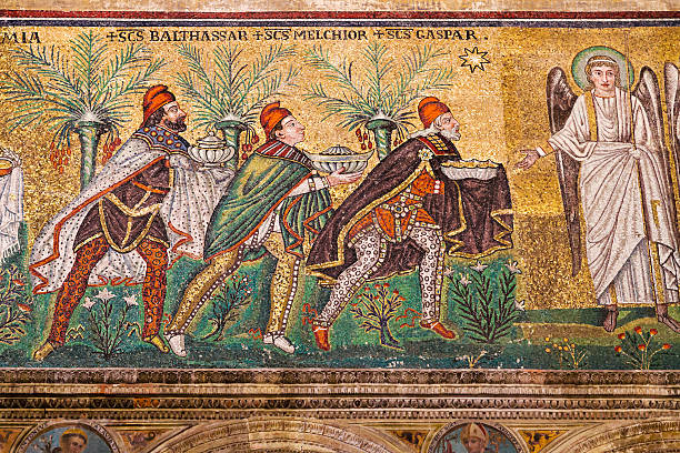 mosaic les trois magi de sant'apollinare nuovo, ravenna - cathedral gothic style indoors church photos et images de collection
