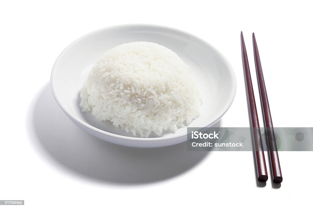 Prato de arroz e palitinhos - Foto de stock de A Vapor royalty-free