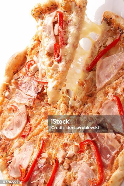 Pizza Con Pimienta Y Jamón Foto de stock y más banco de imágenes de Al horno - Al horno, Alimento, Carne