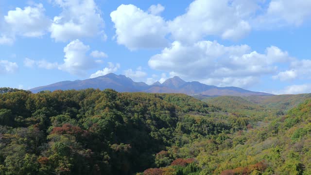 Autumn Yatsugatake landscape and flowing clouds１