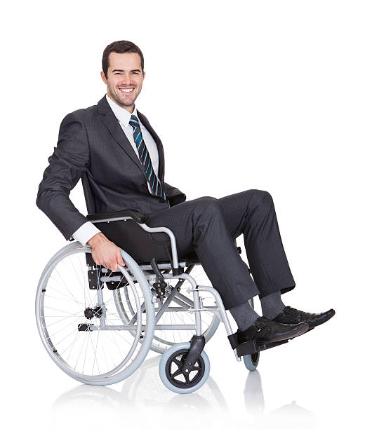 jeune homme d'affaires en fauteuil roulant - physical injury men orthopedic equipment isolated on white photos et images de collection