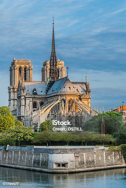 Notre Dame De Paris Und Den Fluss Seine Frankreich Stockfoto und mehr Bilder von Architektur