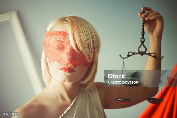 Themis Mit Waage Stockfoto und mehr Bilder von Altertümlich - Altertümlich, Anwalt, Eine Frau allein