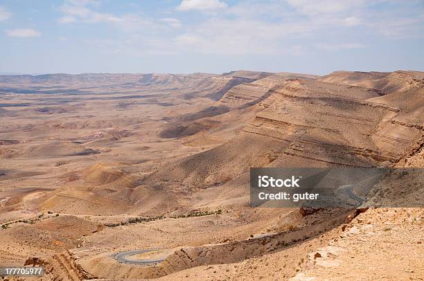 Desertlandschaft Stockfoto und mehr Bilder von Abgeschiedenheit - Abgeschiedenheit, Aussicht genießen, Berg