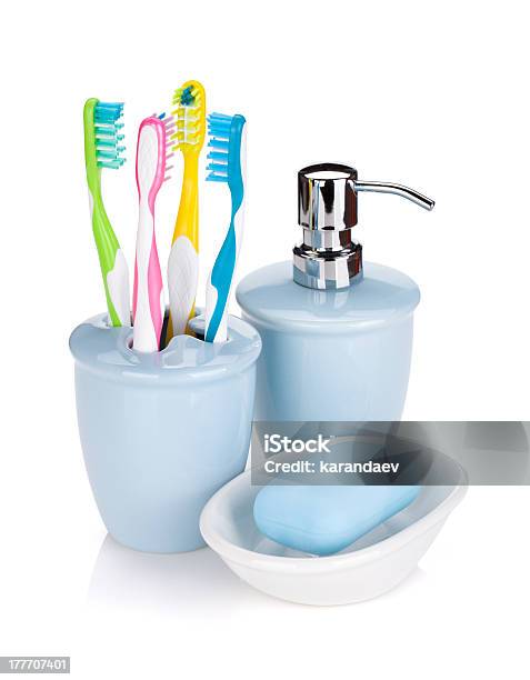Vier Bunte Zahnbürste Und Seife Stockfoto und mehr Bilder von Ausrüstung und Geräte - Ausrüstung und Geräte, Bathroom, Behälter