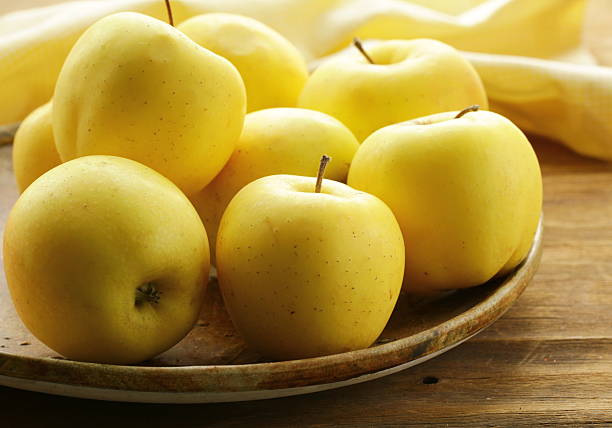 istock fresh autumn yellow apples 177708742