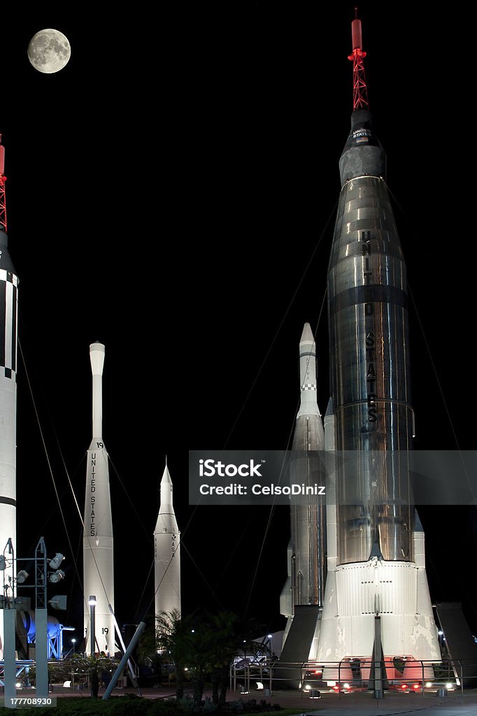 Rockets en el Centro Espacial Kennedy - Foto de stock de Centro espacial Kennedy libre de derechos