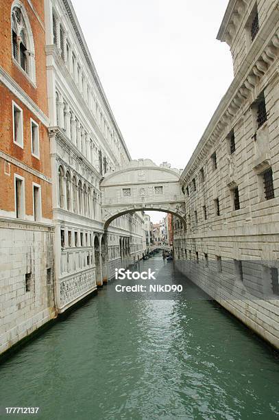 Ein Kleiner Kanal In Venedig Stockfoto und mehr Bilder von Antiker Gegenstand - Antiker Gegenstand, Architektur, Archäologie