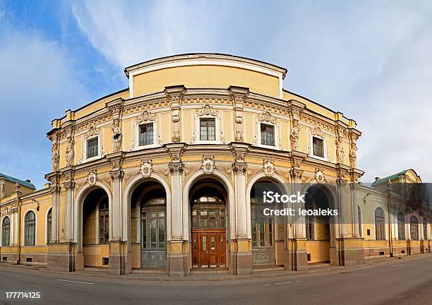 Il Panorama Vecchia Casa - Fotografie stock e altre immagini di Ambientazione esterna - Ambientazione esterna, Architettura, Cariatide