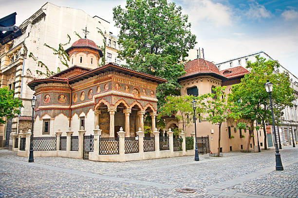 igreja de são miguel e gabriel em bucuresti, roménia. - sao gabriel tower imagens e fotografias de stock