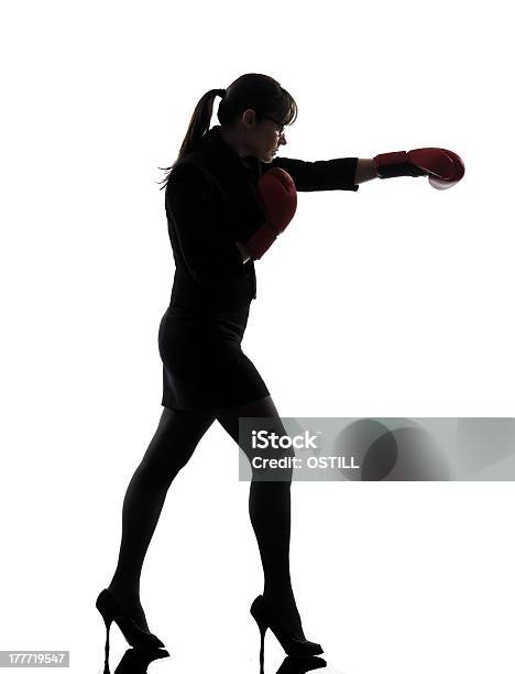 Photo libre de droit de Femme Daffaires Boxe Gants De Boxe Silhouette banque d'images et plus d'images libres de droit de Adulte - Adulte, Affaires, Autodéfense