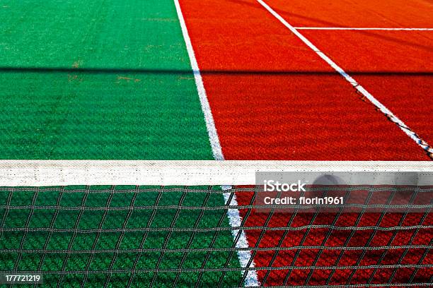 Sintetico Campo Sportivo Per Il Tennis - Fotografie stock e altre immagini di Allenamento - Allenamento, Ambientazione esterna, Angolo - Descrizione