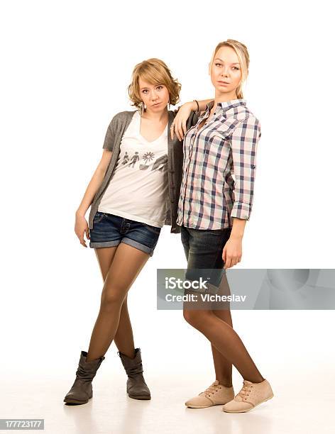 Zwei Attraktive Blonde Studenten Stockfoto und mehr Bilder von Eleganz - Eleganz, Erwachsene Person, Europäischer Abstammung