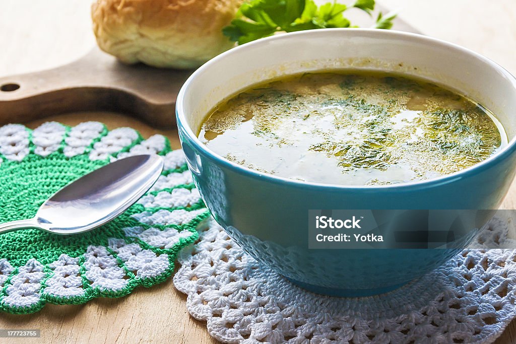 Légumes colled froids, soupe de chou-fleur en bois à l'aneth - Photo de Aliment libre de droits