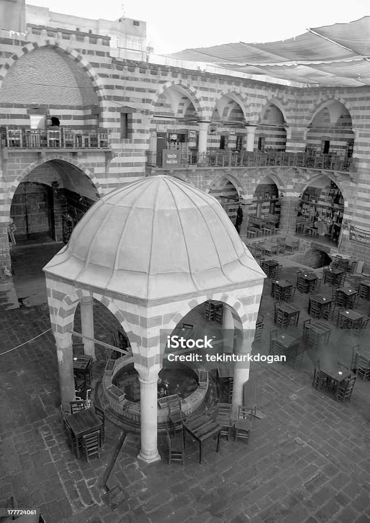 Vista interior da tradicional turco inn em diyarbakir Turquia - Royalty-free Admirar a Vista Foto de stock