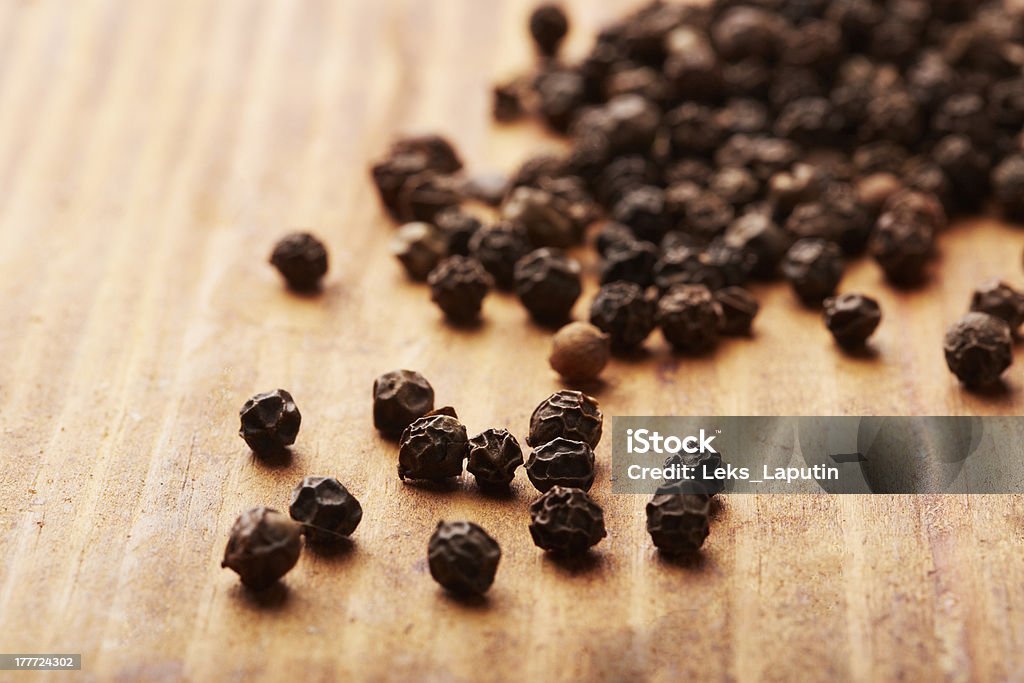 Black peppercorns - Zbiór zdjęć royalty-free (Bez ludzi)