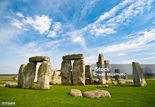 Blauer Himmel Über Stonehenge Historic Site Stockfoto und mehr Bilder von Stonehenge - Stonehenge, UNESCO-Welterbestätte, England